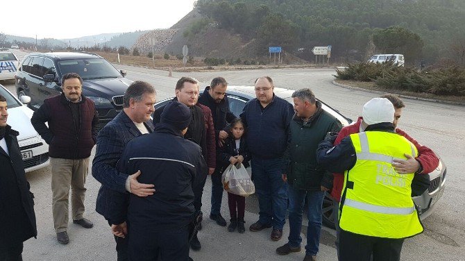 Ak Parti Karabük Teşkilatı Polis Noktalarını Ziyaret Ederek Polise Destek Verdi