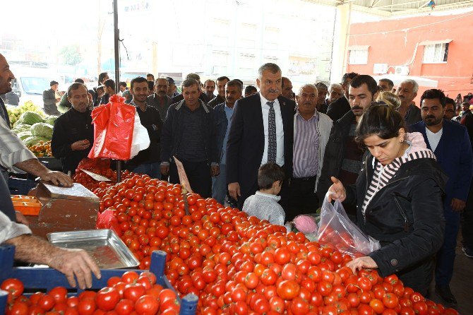 Başkan Karalar Semt Pazarında