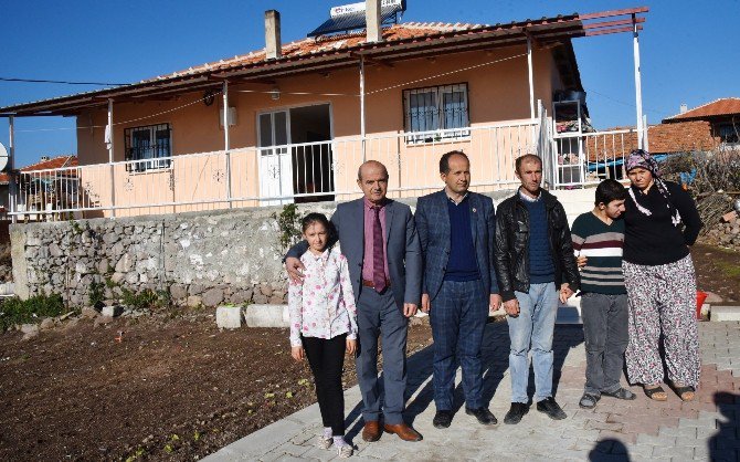 Yunusemre Belediyesi Pelitalan’da Yanan Evi Yeniledi