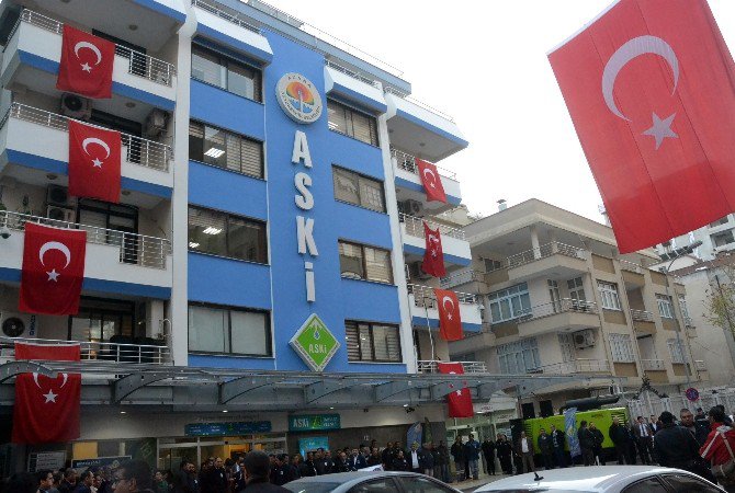 Aski Mesaiye Şehitler İçin Saygı Duruşuyla Başladı