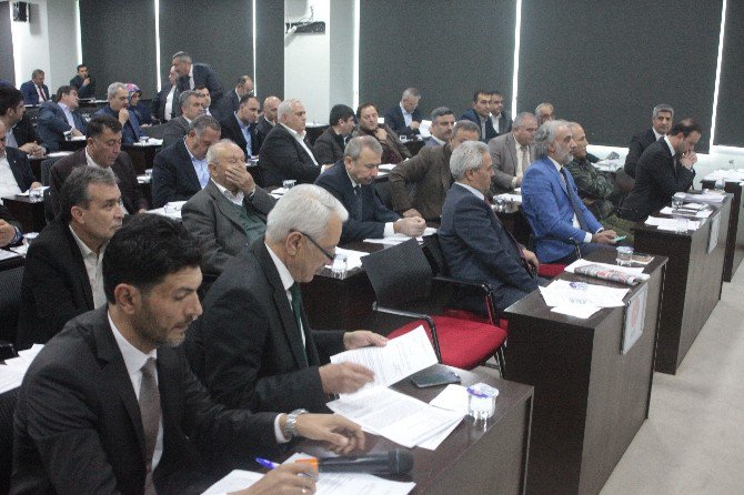 Büyükşehir Belediyesi’ne 72 İş Makinesi Daha Geliyor