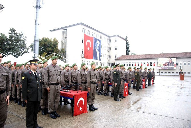 Adana’da Acemi Eğitimini Tamamlayan Erlerin Yemin Töreni
