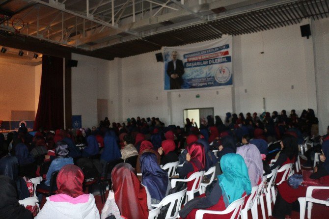 Öğrencilerden Mevlid Kandili Programı