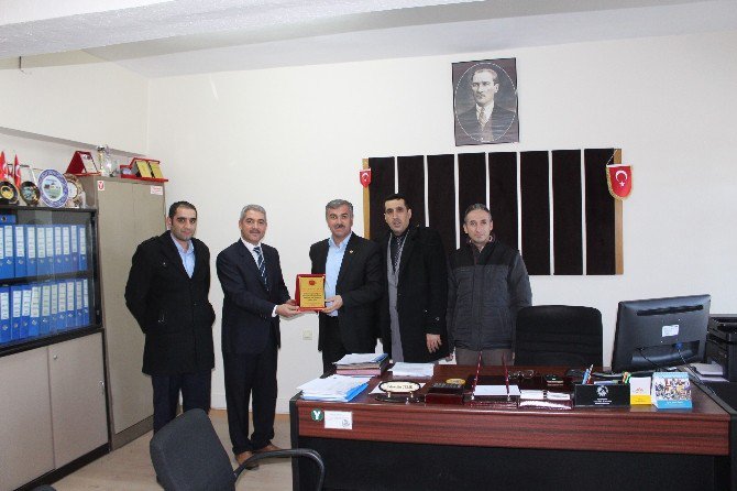 İha Muhabiri Çelik’e Plaket Verildi