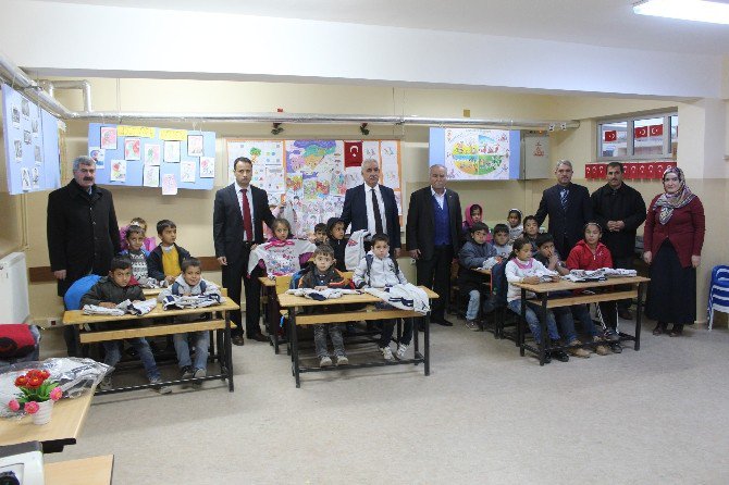 Adıyaman Ticaret Borsasından Samsatlı Öğrencilere Kıyafet Yardımı