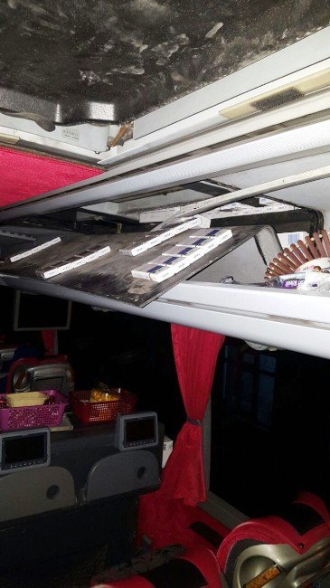 Yolcu Otobüsünün Davlumbazında Ve Tavanında Kaçak Sigara Ele Geçirildi