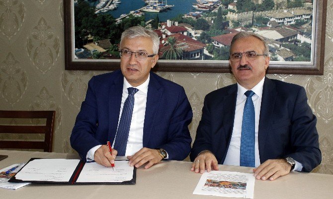 Antalya’nın Cami Ve Okullarının Bakım Onarımına ’Hükümlü’ Desteği