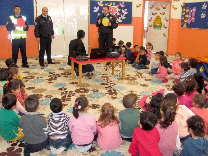 Araban İlçe Emniyet Amirliğinden Miniklere Trafik Semineri