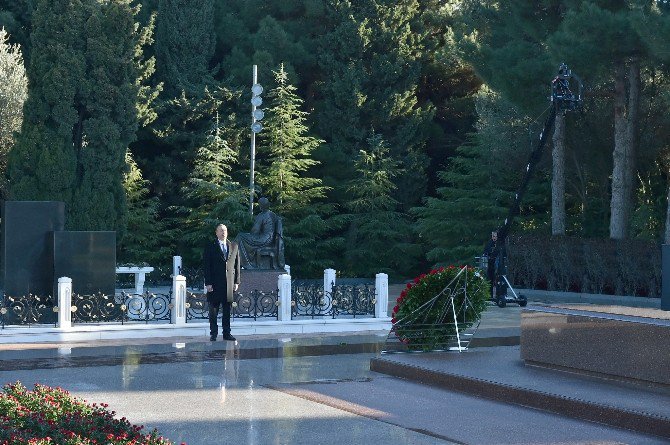 Azerbaycan’ın Ulusal Lideri Haydar Aliyev Bakü’de Anıldı