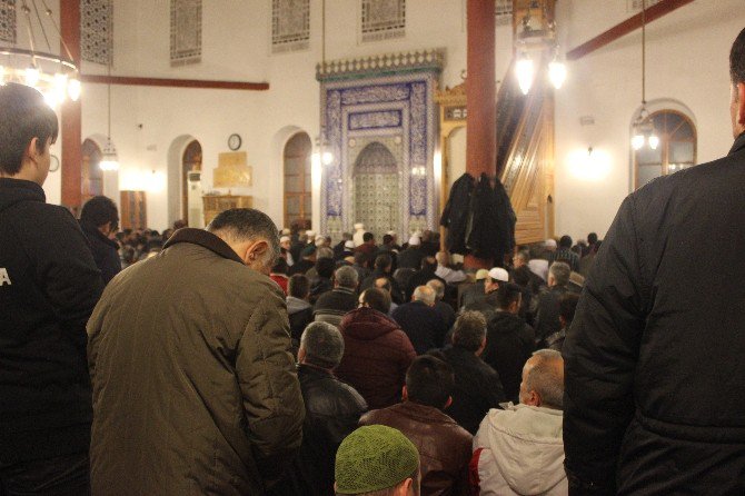 Kandilde Camiler Doldu Taştı