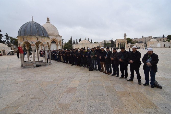 Bem-bir-sen Kudüs’te Şehitler İçin Gıyabi Cenaze Namaz Kıldı