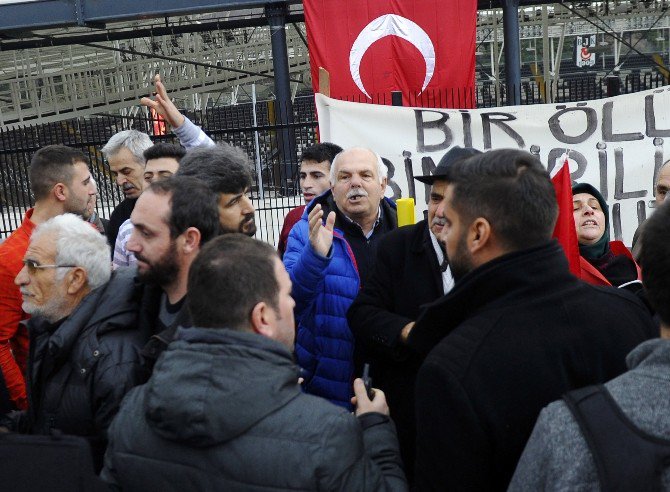 Patlama Yerine Çelenk Bırakan Konsoloslara Tepki