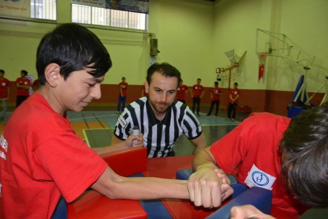Bilek Güreşleri Kıyasıya Geçti