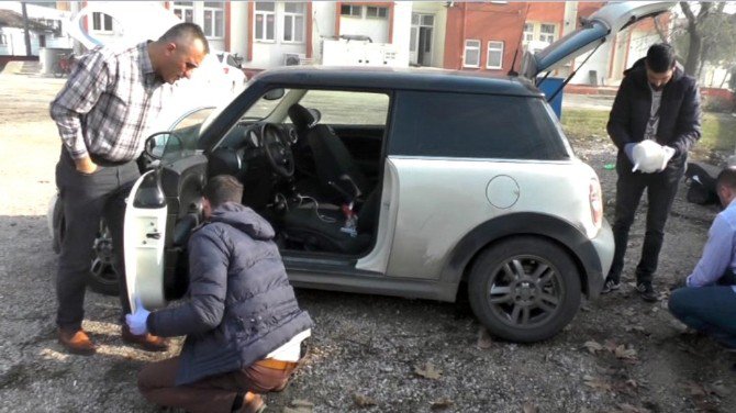 İç Çamaşırından Uyuşturucu Çıkan Genç Kız Tututlandı, Nine Serbest