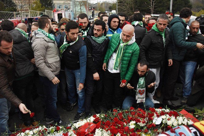 Bursasporlu Taraftarlar Şehitler İçin Dua Etti
