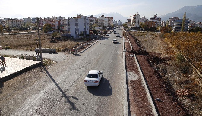 Döşemealtı’nda Kaldırımlar Renkleniyor