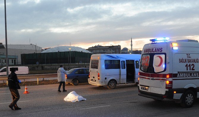 Servis Aracı Yayaya Çarptı; 1 Ölü