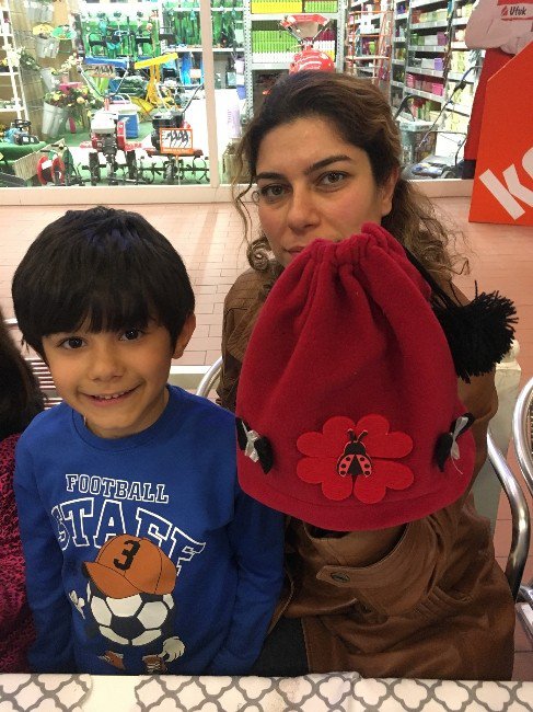 Gaziantepli Kadınların Ellerinden Rengarenk Şapkalar
