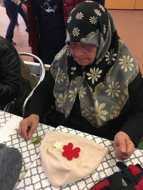 Gaziantepli Kadınların Ellerinden Rengarenk Şapkalar