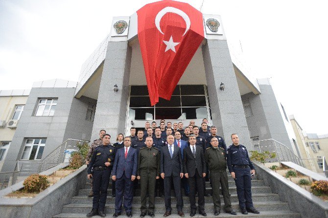 Vali Altıparmak’tan, Polise Moral Ziyareti