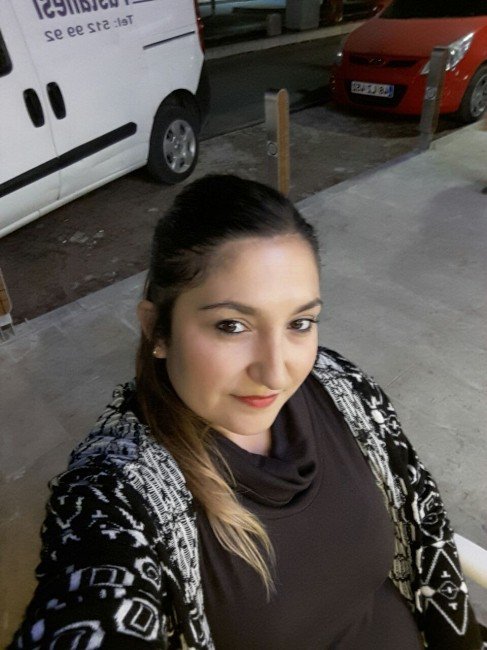 Kaybolan Karısını Her Yerde Arıyor