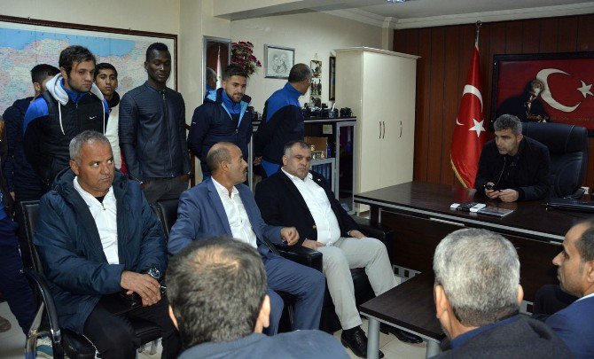 Futbolculardan Polislere Taziye Ziyareti