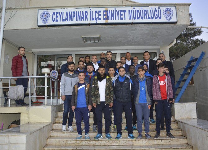 Futbolculardan Polislere Taziye Ziyareti