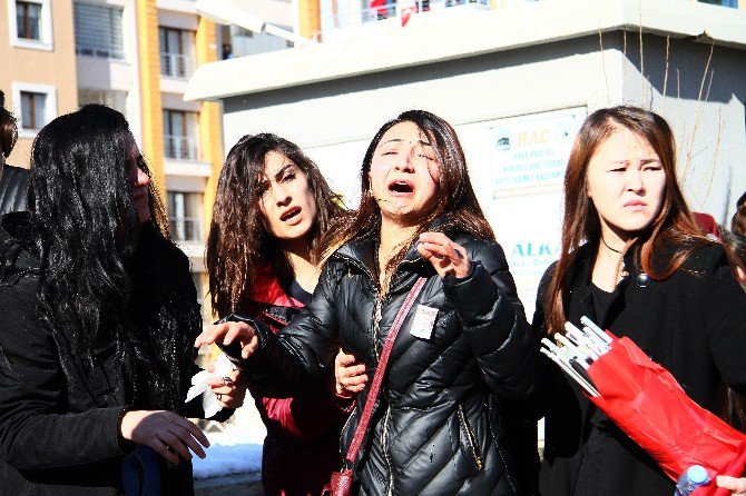 Van Şehidini Gözyaşlarıyla Uğurluyor