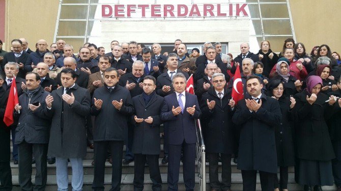 Şehitler İçin Saygı Duruşunda Bulunarak İş Başı Yaptılar