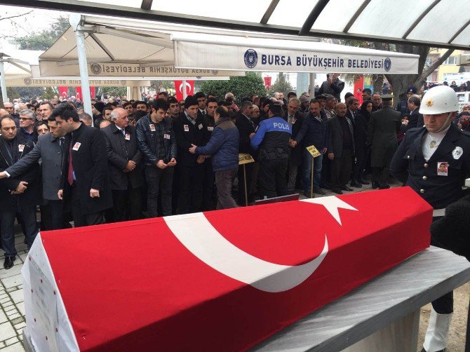 İkizini Gözyaşlarıyla Uğurladı