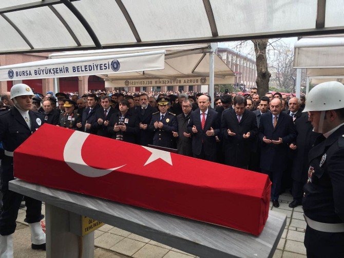 İkizini Gözyaşlarıyla Uğurladı