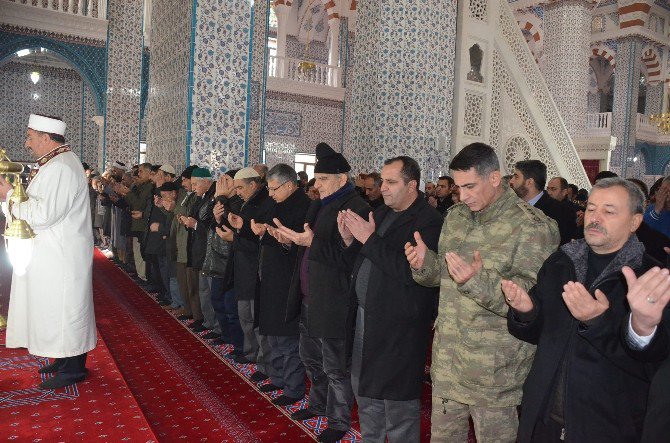 İstanbul Şehitleri İçin Gıyabi Cenaze Namazı