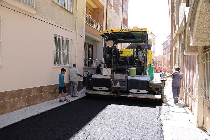 Karaman Belediyesi Bu Yıl 85 Bin Ton Asfalt, 45 Bin Metre Karede Kaldırım Yaptı