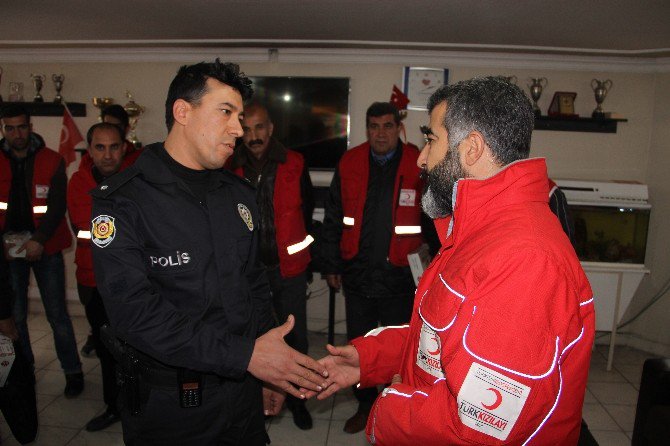 Kızılay Şehitler İçin Lokum Dağıttı