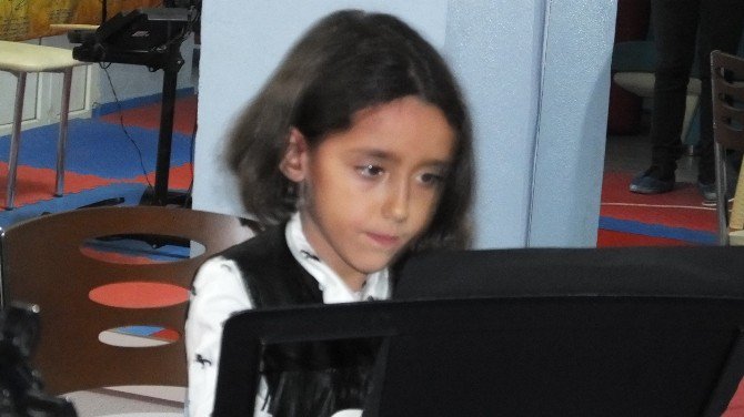 Burhaniye’de Minikler Hünerlerini Sergiledi