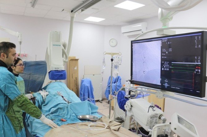 Tıp Fakültesi’nde El Bileğinden Koroner Anjiyografi İşlemi Uygulanmaya Başlandı