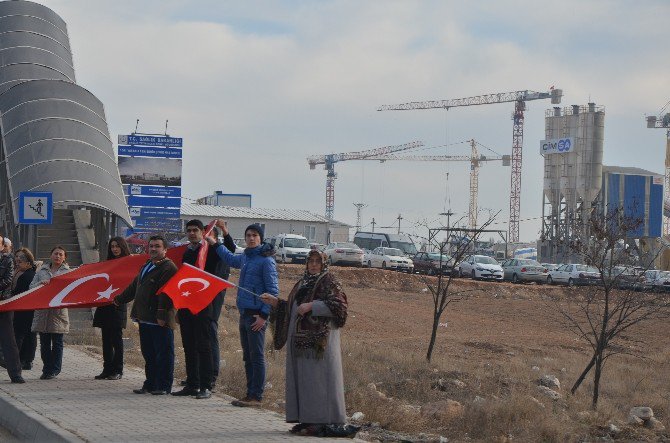 Eskişehir, Şehidini Sokağa Çıkıp Türk Bayrakları İle Uğurladı