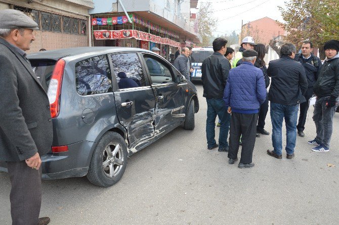 Manisa’da Trafik Kazası: 4 Yaralı
