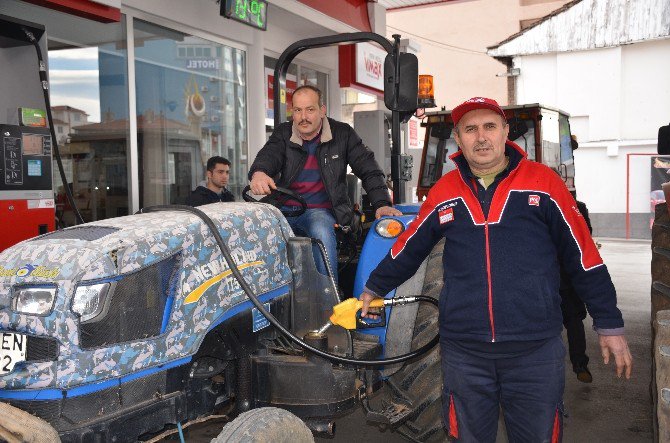 Bilecik’te Çiftçilere Ve Muhtarlara Yüzde 5 İndirimli Mazot