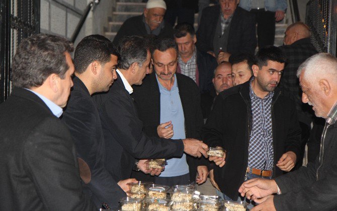 Toroslar’da Kandil Simidi Dağıtıldı