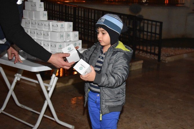 Mevlid Kandili Dolayısıyla Vatandaşlara 5 Bin Kutu Kandil Simidi İkram Edildi