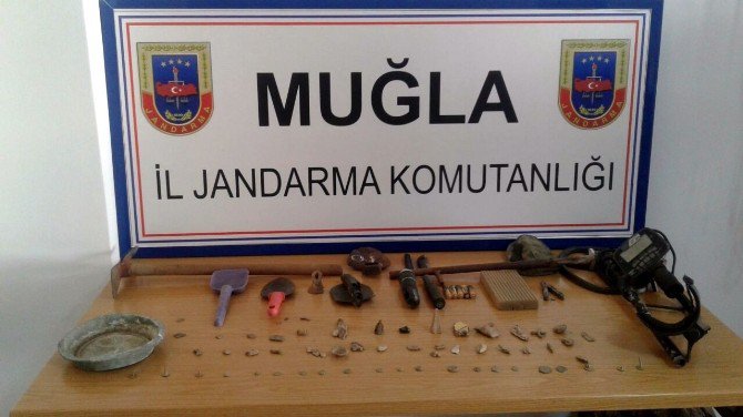 Datça’da Tarihi Eser Kaçakçıları Jandarmaya Suçüstü Yakalandı