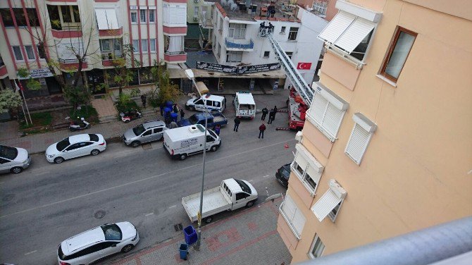 Kendini Binanın Çatısına Astı, Cesedi Sabah Fark Edildi