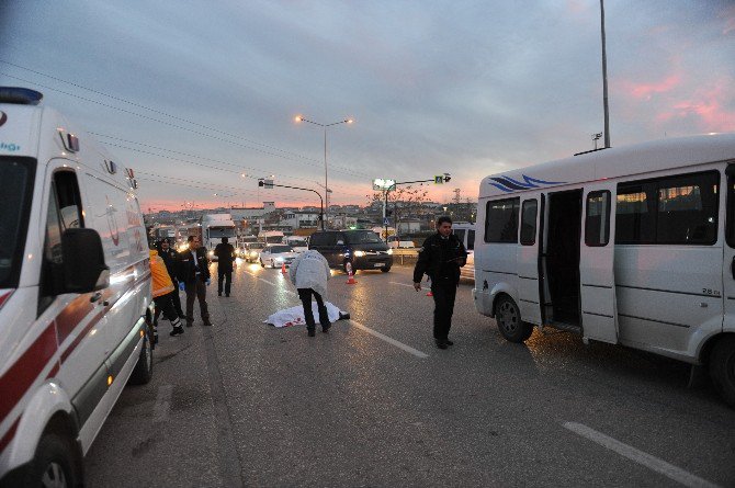 Servis Aracı Yayaya Çarptı; 1 Ölü
