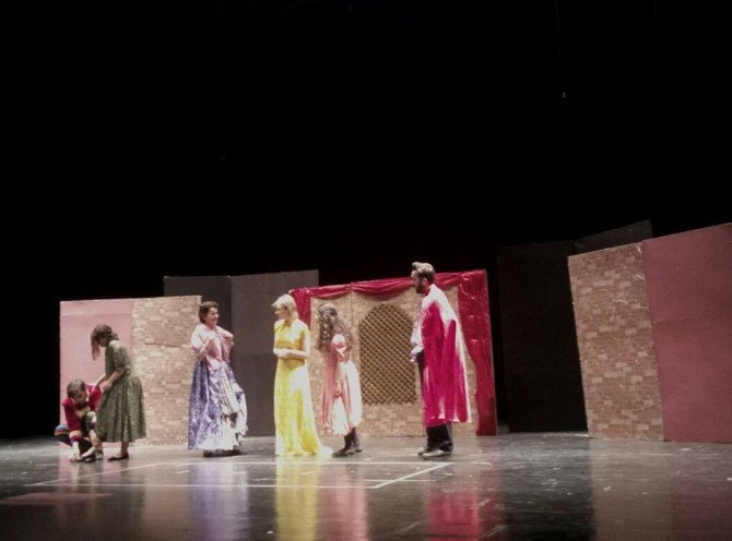 Bilecik’te Çocuklar Sindirella Adlı Tiyatro Oyunu İle Buluştu