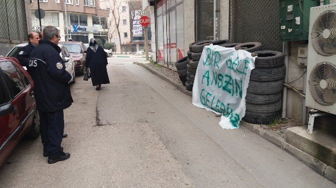 Yeni Marmara Gazetesine Tehdit Pankartı