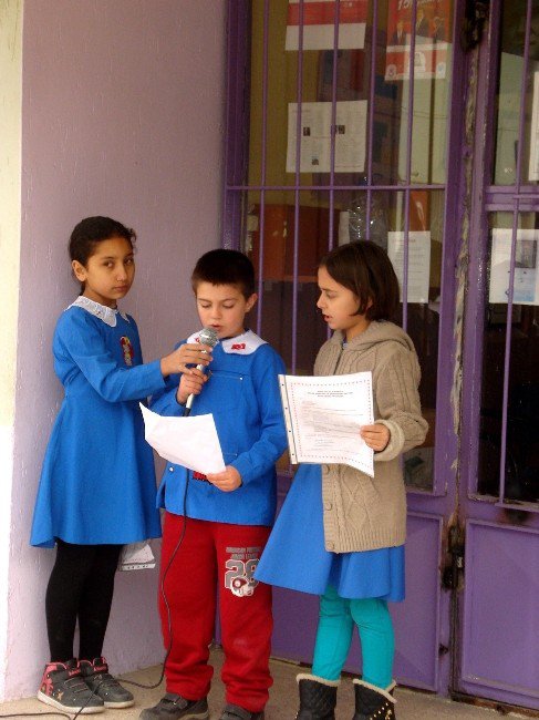 Minik Öğrenciler İnsan Hakları Haftasını Kutladı