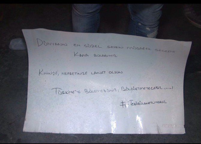 Pop Müziğin Ünlü İsminden Şehitler Tepesi’nde Teröre Sessiz Protesto