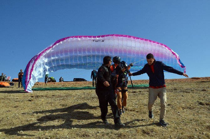 Dövizini Bozduran Vatandaşlar, Başkent Semalarında Uçtu