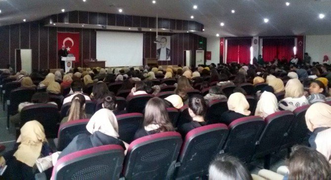 Denizli’de "Hoca Ahmet Yesevi" Konferansı